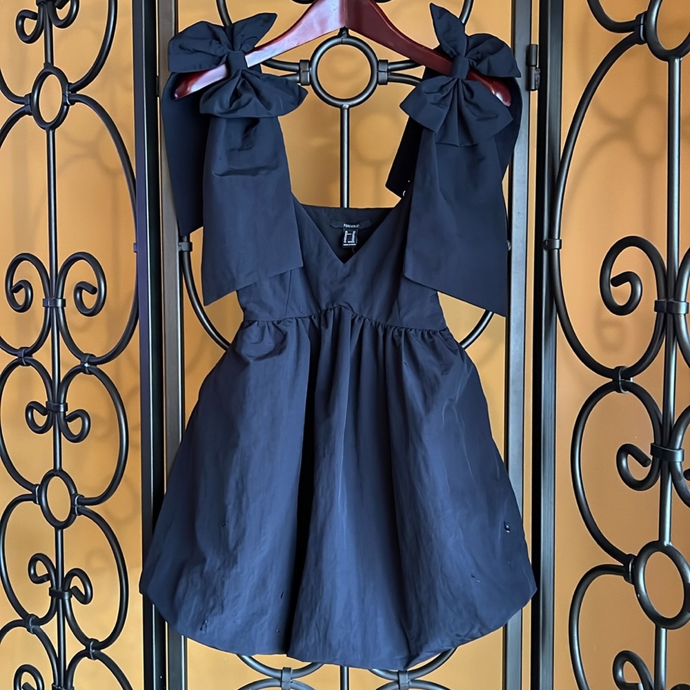 FOREVER 21 Plunging Bow Babydoll Dress